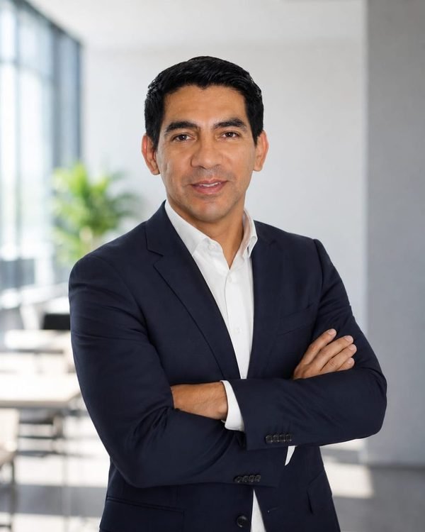 Felipe Guzmán, gestor administrativo colegiado